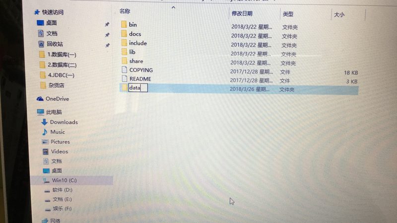 育儿嫂服务合同与保姆合同的主要区别在于服务内容。育儿嫂服务合同通常包含以下内容：